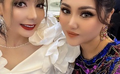 抽插我的奶头舔我爽硬水一起